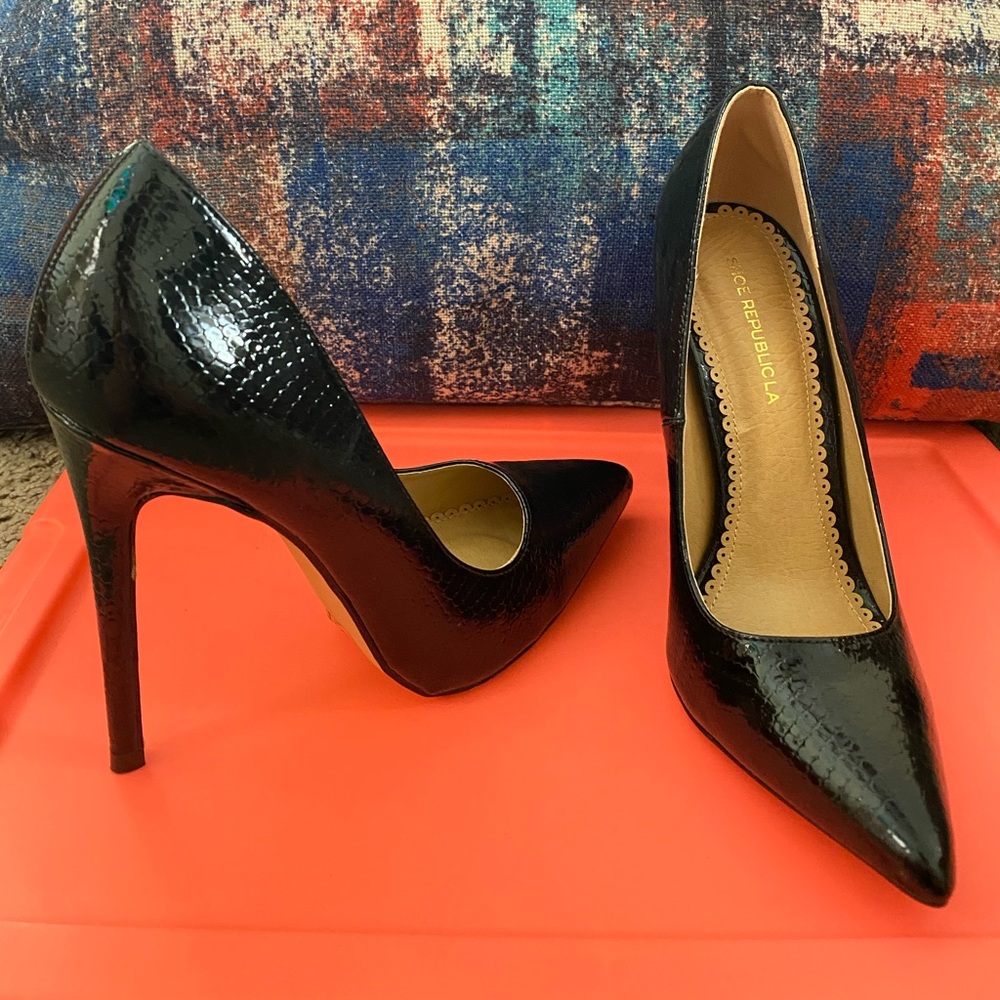 Black closed heels